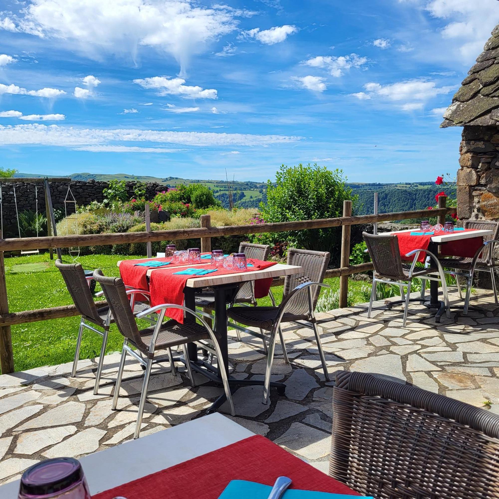 Logis Hotel Restaurant & Spa Les Remparts Салер Экстерьер фото