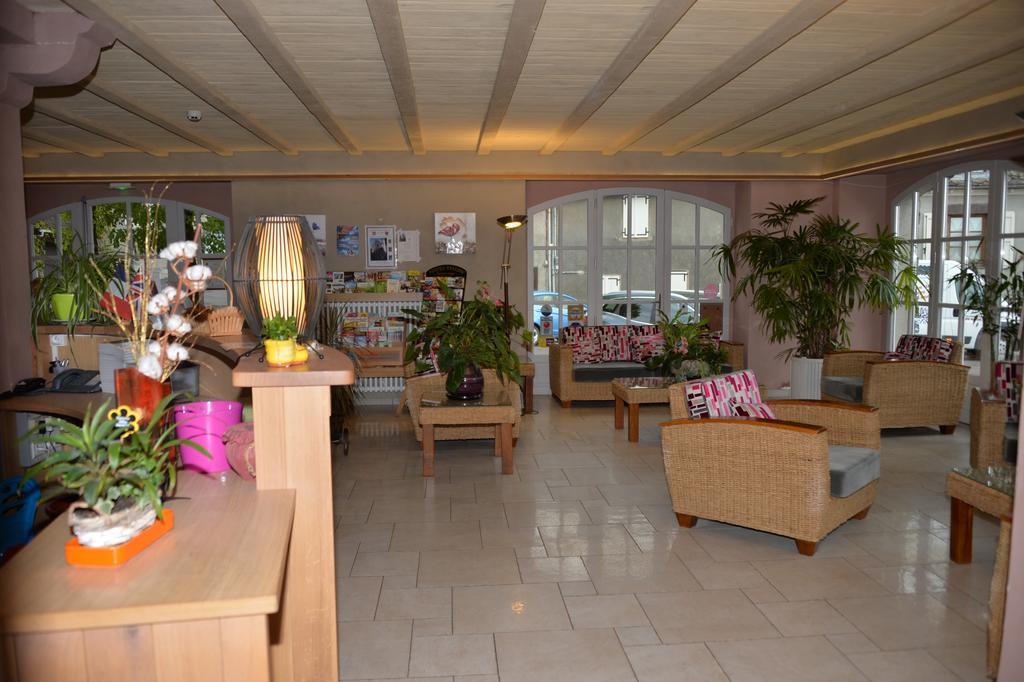 Logis Hotel Restaurant & Spa Les Remparts Салер Экстерьер фото