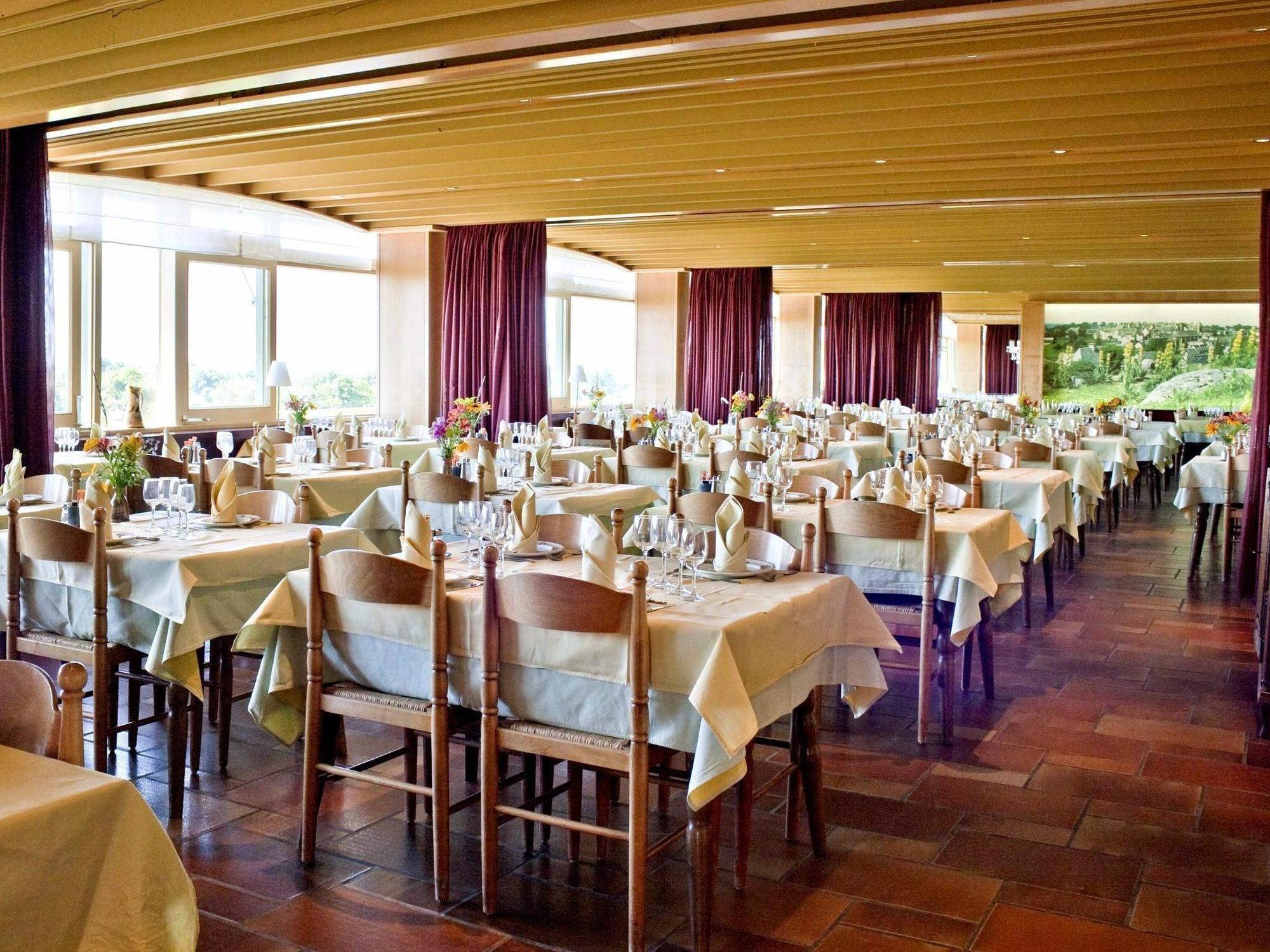 Logis Hotel Restaurant & Spa Les Remparts Салер Экстерьер фото